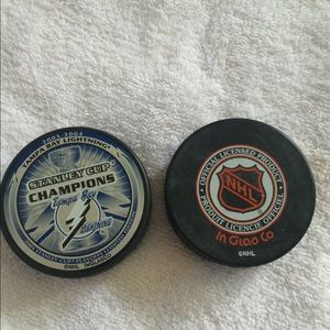 2004 STANLEY CUP LIGHTNING CHAMP PUCK